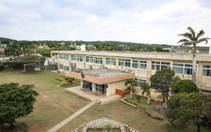 小中学校外観