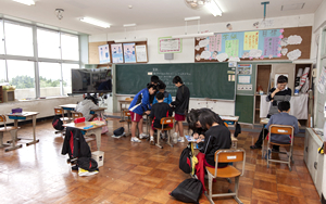 小学校6年生教室